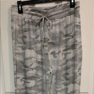 Rachel Zoe Women's Gray Camouflage Print Rayon Lounge Pants Size M like new